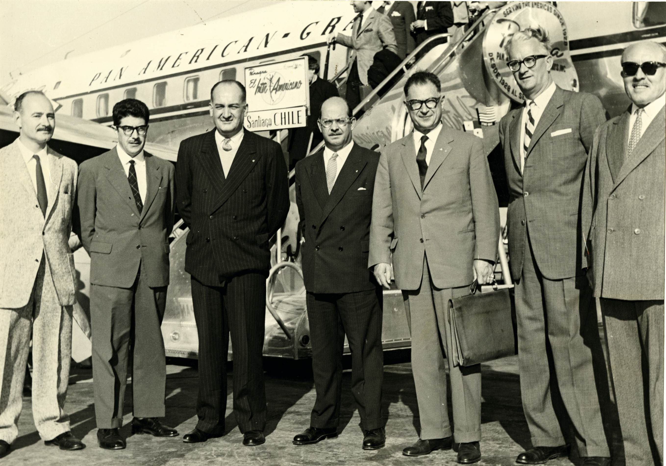 Fritz Schenker (sağdan üçüncü) Santiago de Chile'de bir ziyarette, Ekim 1959 Fritz Schenker (sağdan üçüncü) Santiago de Chile'de bir ziyarette, Ekim 1959